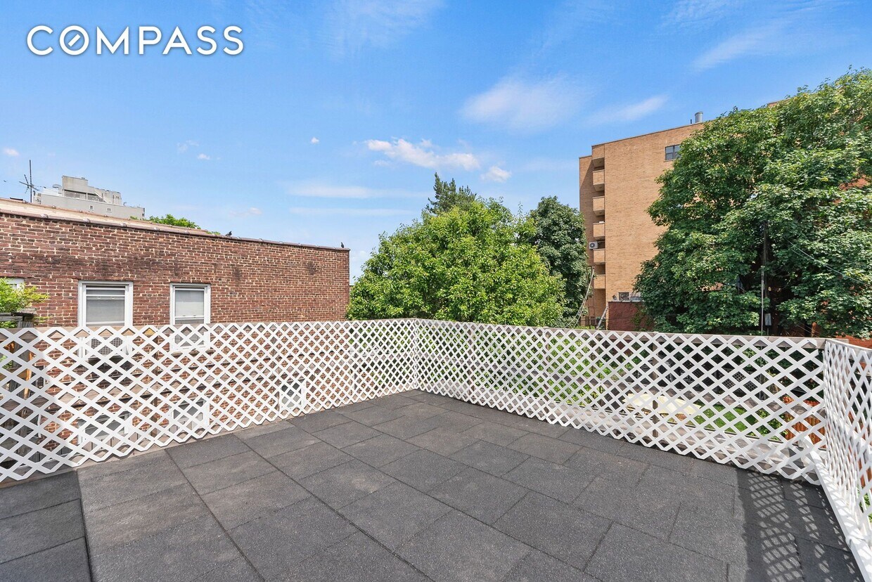 2551 Crescent St Unit 2, Queens, NY 11102 Room for Rent in Queens, NY