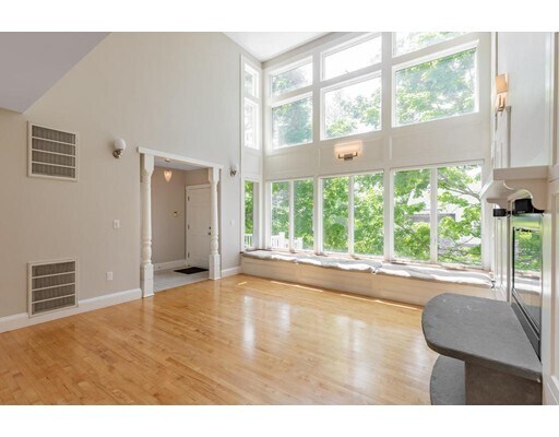 Building Photo - 54 Parley Ave