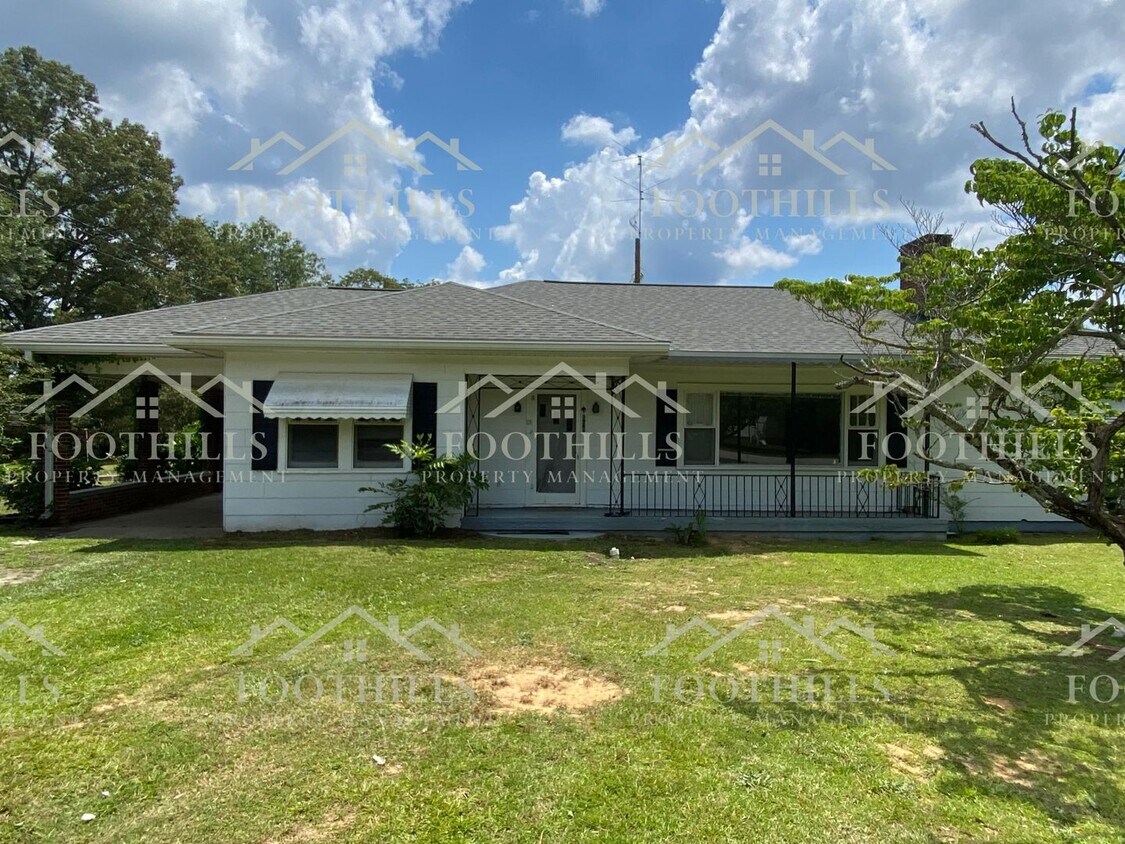 Primary Photo - Amazing Charm with this 3 Bedroom/ 2 Bath ...