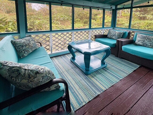 Foto del edificio - 2BR/1BA Furnished Home – Available June 1 – Screened Lanai, Fiber Internet, W/D