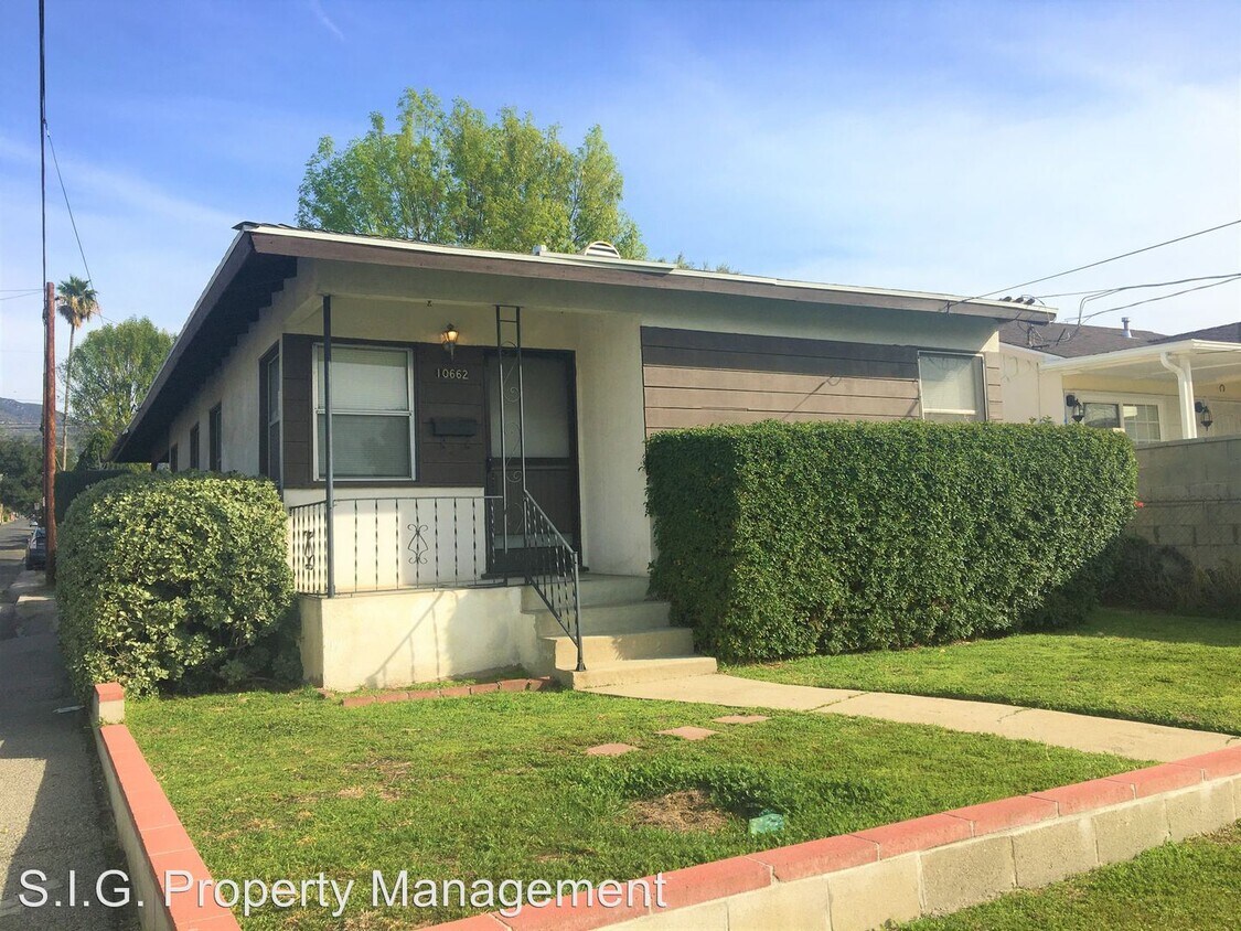 Primary Photo - 2 br, 1 bath House - 10662 Langmuir Ave