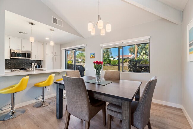 Foto del edificio - 2240 Sunshine Way