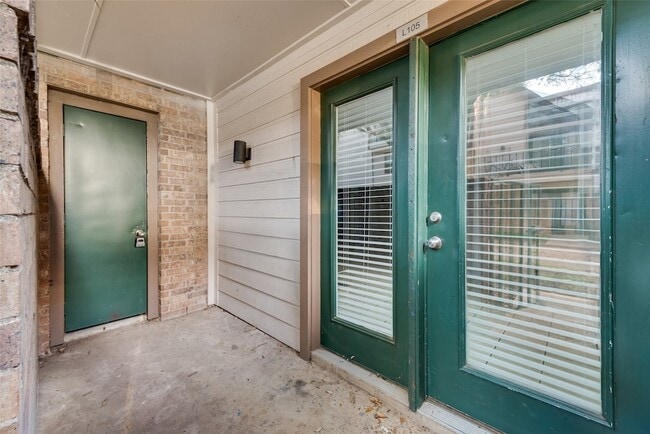 Building Photo - 2307 Balsam Dr