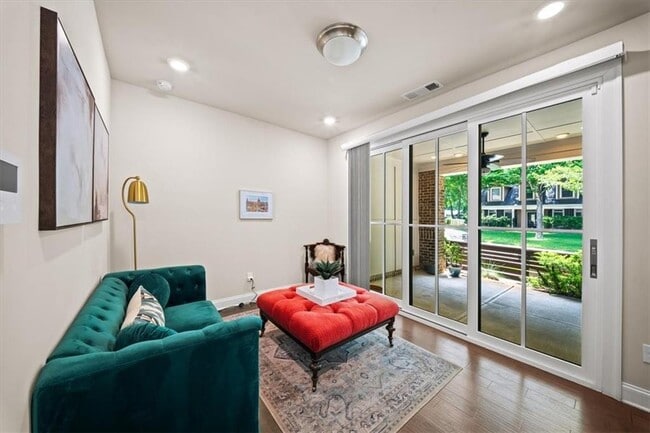 Foto del edificio - 1829 La Dawn Ln NW