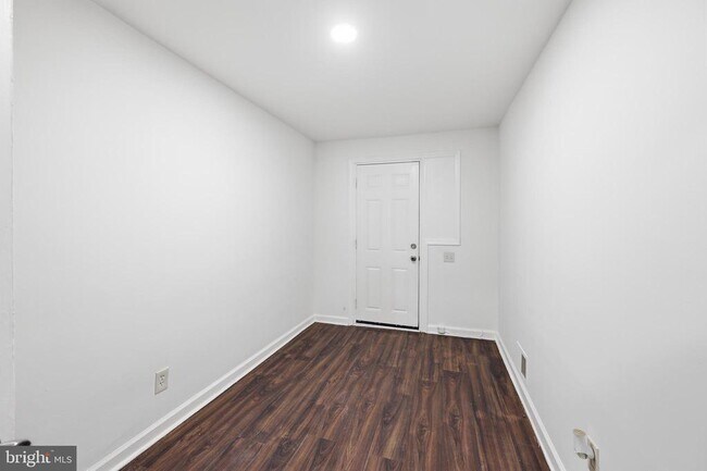 Foto del edificio - 3816 W Bay Ave