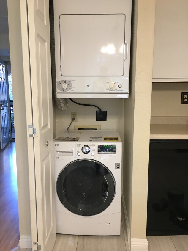 Foto del edificio - 4721 Nicol Cmn