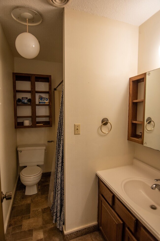Foto del edificio - Cozy 1-Bedroom Multiplex Apartment in Coffeyville, KS with Modern Amenities!