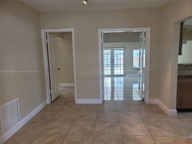 Foto del edificio - 2494 SW 26th Ln