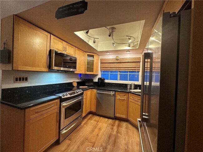 Building Photo - 2217 Vanderbilt Ln
