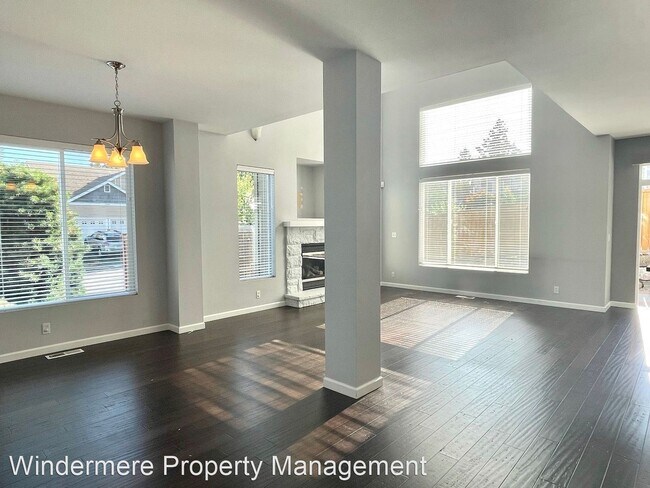 Foto del edificio - 5 br, 2.5 bath House - 18060 Sunrise Ridge...