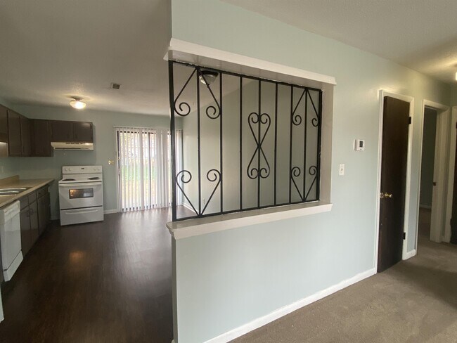 Building Photo - 1313 Ireland Dr
