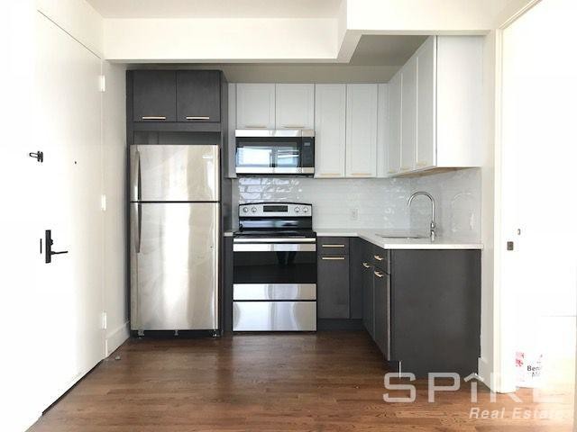 Building Photo - Renovated 2 Bedroom Apartment