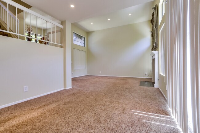 Building Photo - 6240 E Twin Peak Cir