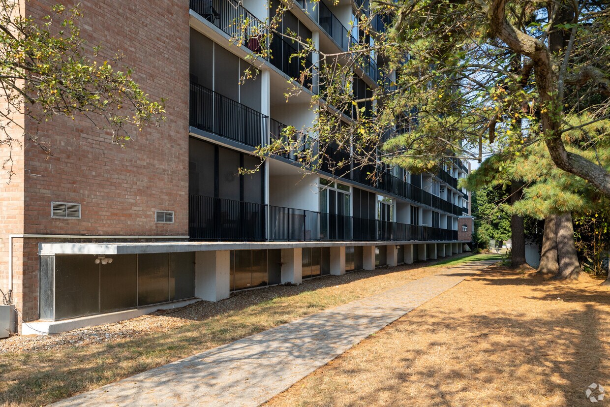 Building Photo - Seven Stories East Condominiums