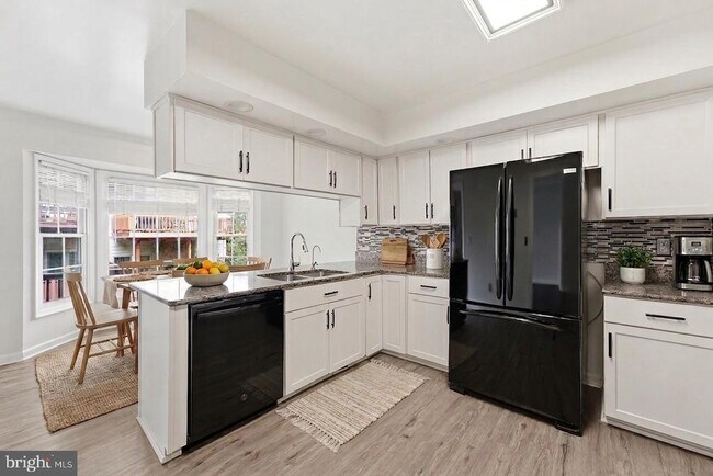 Building Photo - 2124 Bobbyber Dr