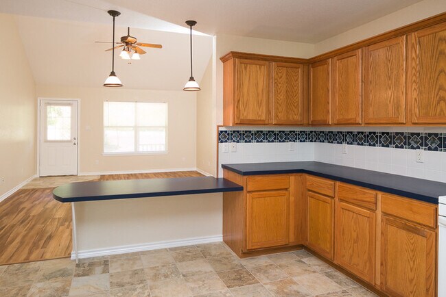 Building Photo - UPDATED - 3 BEDROOM / 2 BATH TAHITIAN VILL...