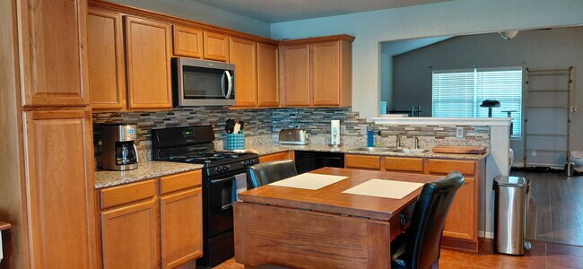 Foto del edificio - 10717 N 154th E Ave