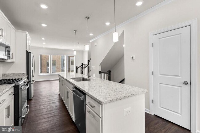 Foto del edificio - 16109 Connors Wy