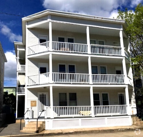 Exterior - 584 Rimmon St