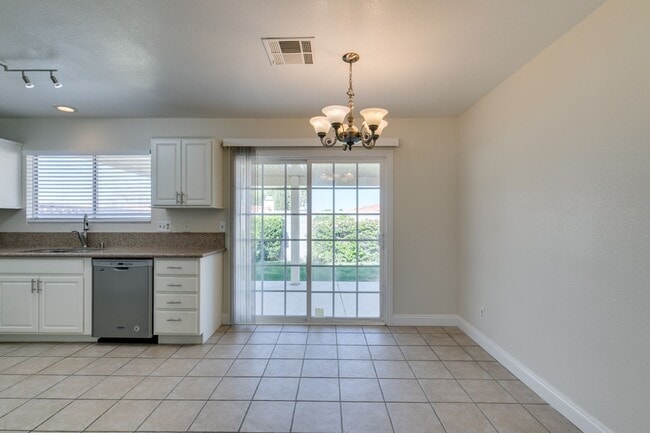 Building Photo - AVAILABLE 1/1/26- Beautiful 3-Bedroom, 2-Bathroom Home in Green Valley