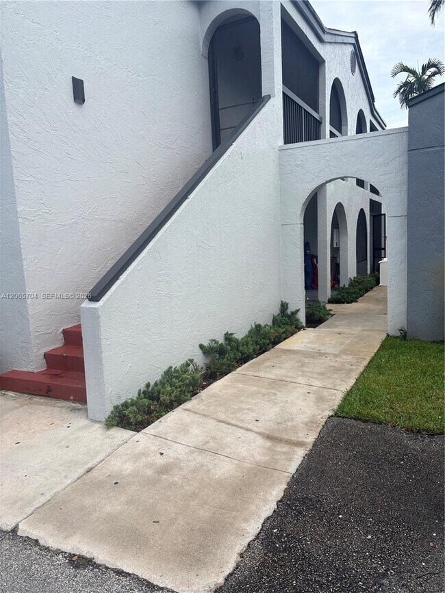 Foto del edificio - 18236 Mediterranean Blvd