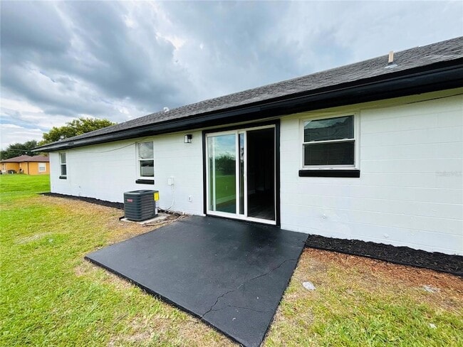 Building Photo - 504 Blackbird Ln