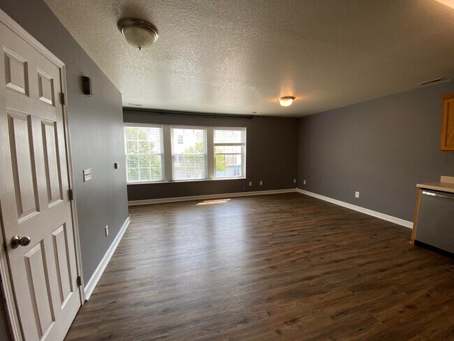 Building Photo - 1234 SE Village View Ln