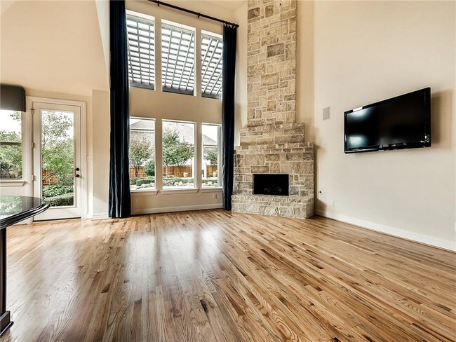 Foto del edificio - 15613 Sweetpine Ln