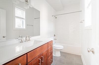 Foto del edificio - 3 bedroom in Chicago IL 60614