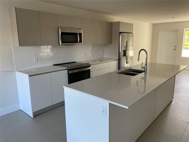 Foto del edificio - 2535 NE 193rd St