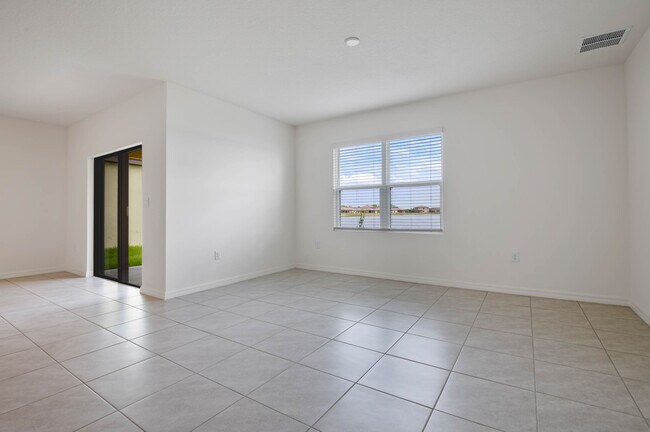 Building Photo - 1833 Capital Dr