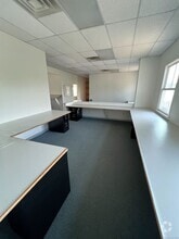 Building Photo - 151 Meadow St