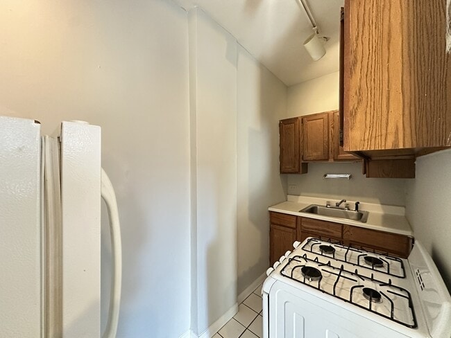 Building Photo - 457 W Melrose
