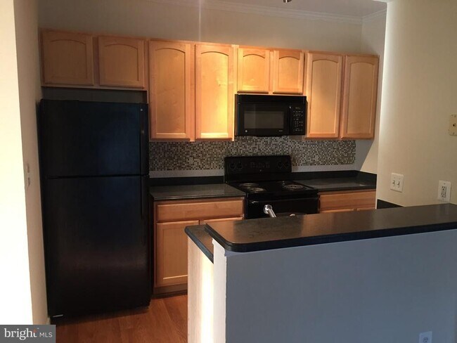 Building Photo - 3921 Penderview Dr