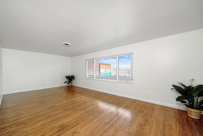 Foto del edificio - 6454 W North Ave