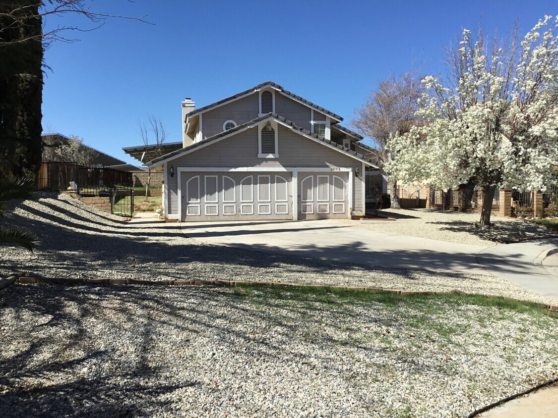 39315 Rockcliff Ct, Palmdale, CA 93551 House for Rent in Palmdale, CA