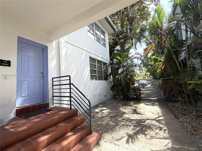 Foto del edificio - 4710 Pine Tree Dr