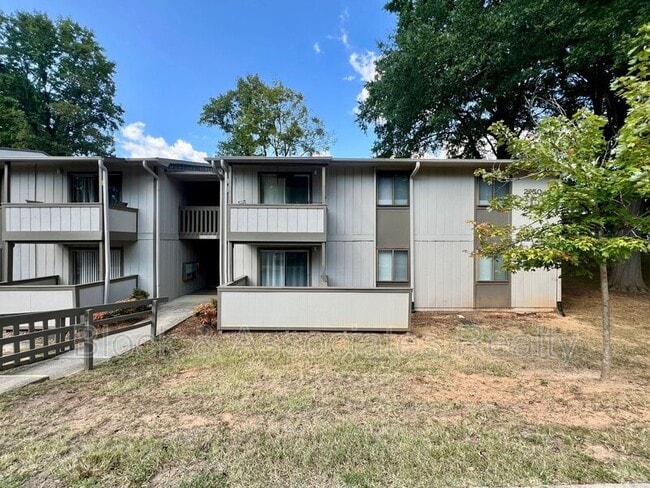 Foto del edificio - 2250 Sunderland Rd