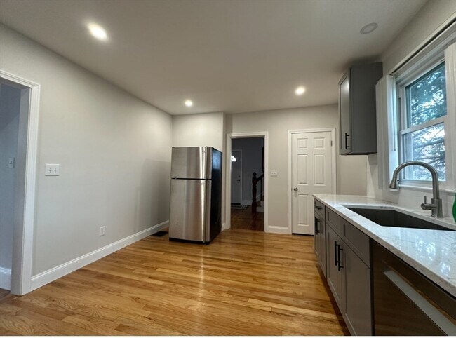 Building Photo - 31 Francis Ave