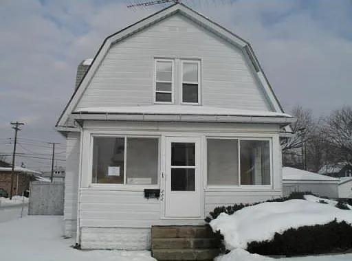 Building Photo - 222 E 10th St