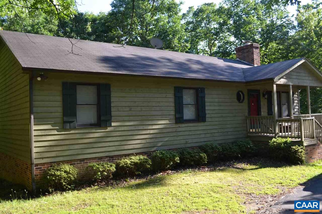 Primary Photo - 5 Woodlawn Dr