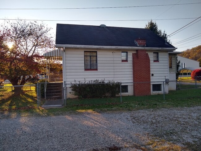 Building Photo - 66 3rd Ave