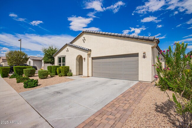 Building Photo - 423 S 194th Ln