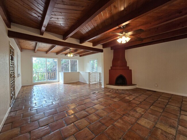 Foto del edificio - 295 Lomita St