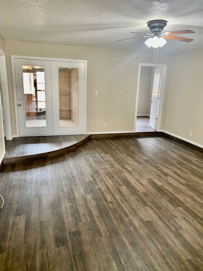 Building Photo - Renovated home in northwest Lubbock