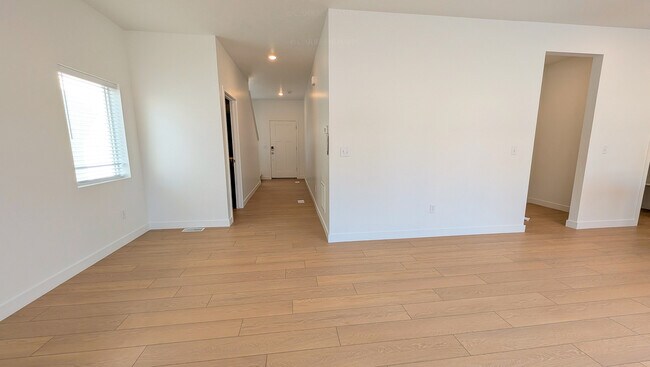 Building Photo - 1772 W Blue Flax Dr