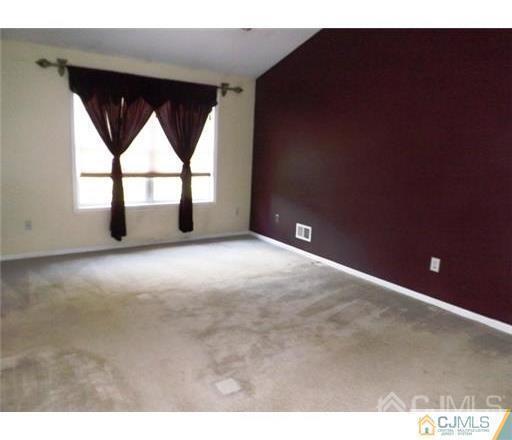 Foto del edificio - 18 Lakeview Dr