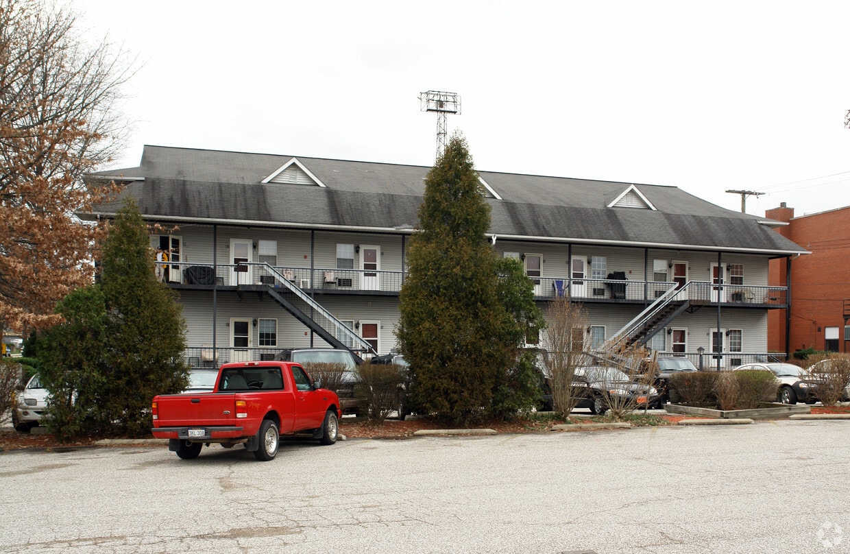 Oaks Village Apartments Apartments in Charleston, WV