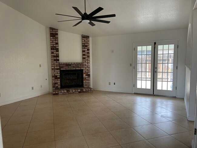 Foto del edificio - 1691 Yorktown Ct