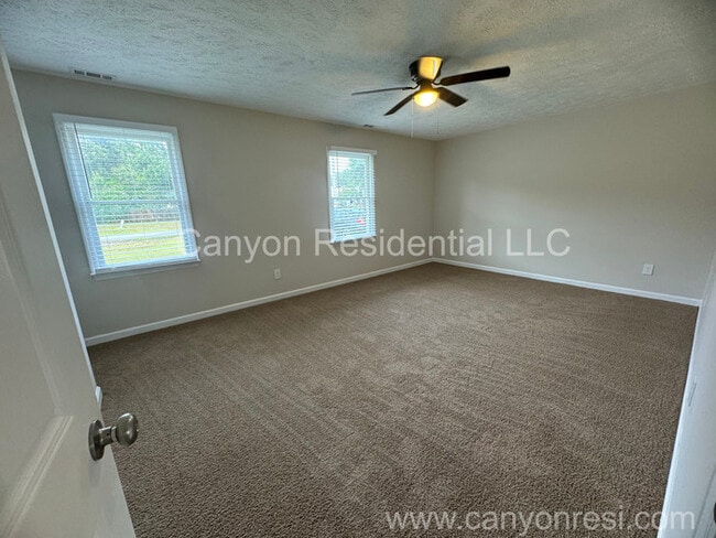 Foto del edificio - 6615 Burgenfield Dr